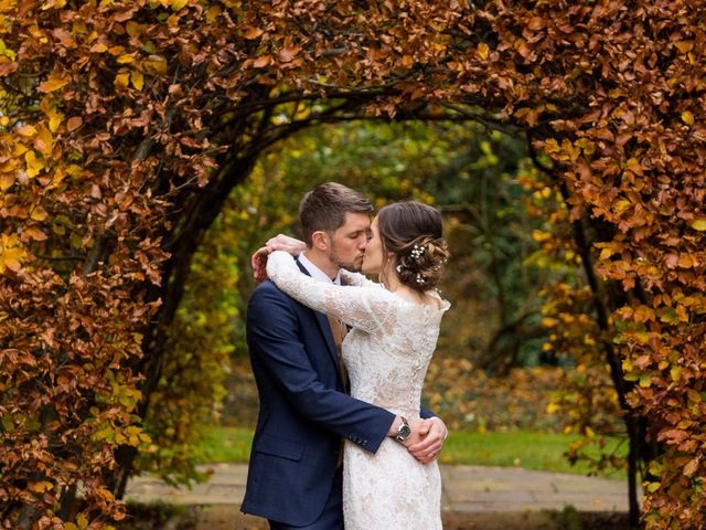 Tom and Jess&apos;s Wedding in Cirencester, Gloucestershire 14