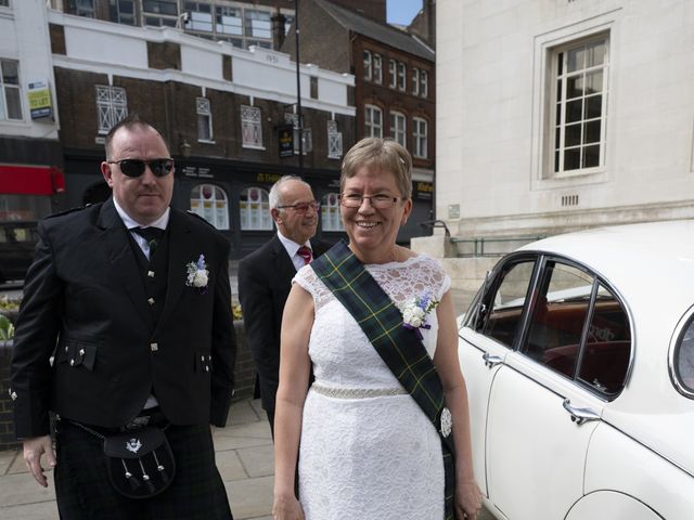 Steve and Fiona's Wedding in Luton, Bedfordshire 3