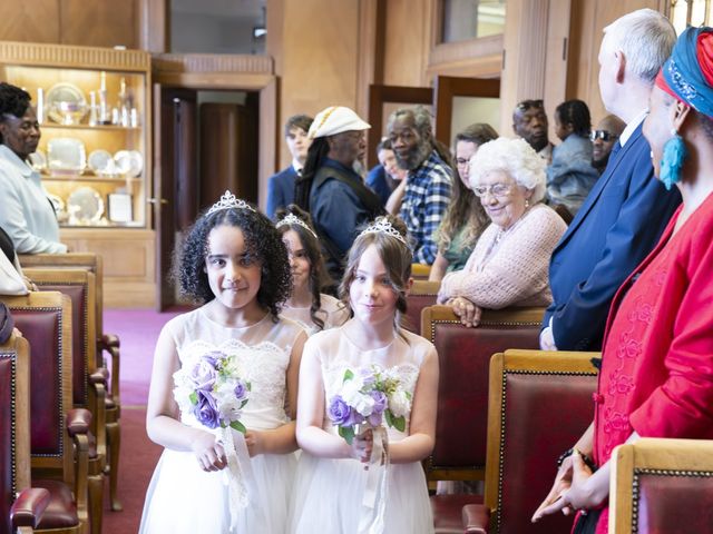 Steve and Fiona's Wedding in Luton, Bedfordshire 6