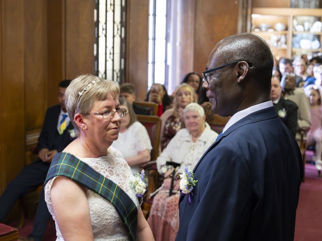 Steve and Fiona's Wedding in Luton, Bedfordshire 9