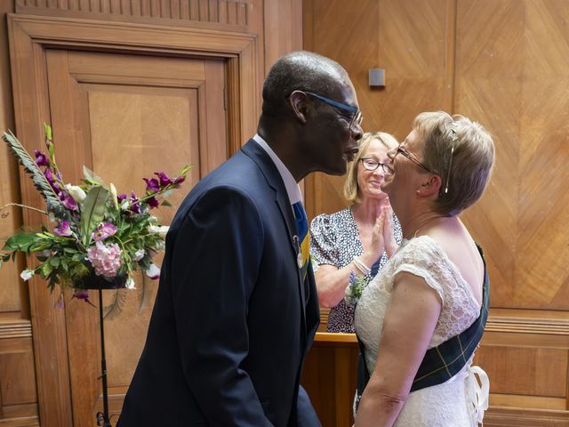 Steve and Fiona's Wedding in Luton, Bedfordshire 10