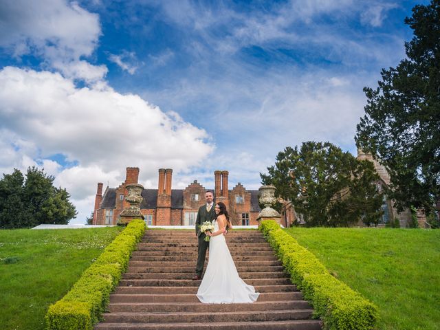 Graham and Lisa&apos;s Wedding in Bromsgrove, Worcestershire 10