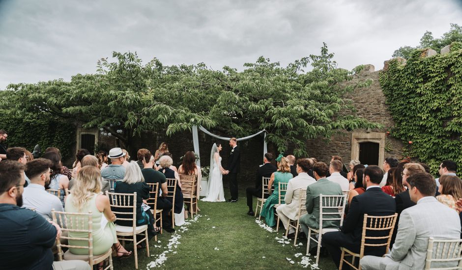 Mike and Jess's Wedding in Clevedon, Bristol