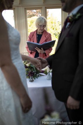 kate and jon&apos;s Wedding in Burford, Oxfordshire 7