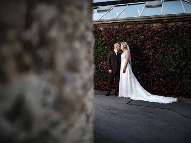 kate and jon&apos;s Wedding in Burford, Oxfordshire 9