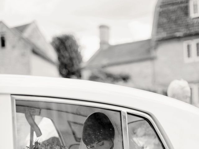 Ollie and Amabel&apos;s Wedding in Chippenham, Wiltshire 20