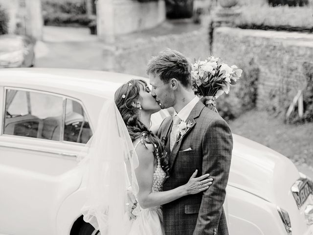 Ollie and Amabel&apos;s Wedding in Chippenham, Wiltshire 27