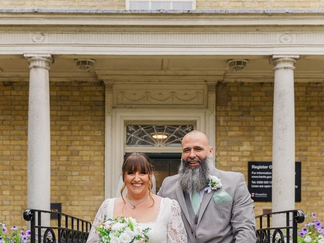 Cat and Stuart&apos;s Wedding in Basingstoke, Hampshire 9