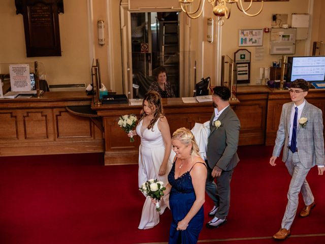 Neil and Helen&apos;s Wedding in Crewe, Cheshire 4