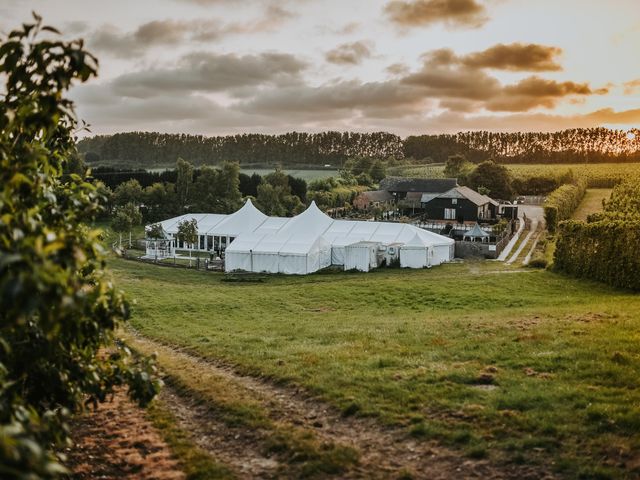 Kath and Darren&apos;s Wedding in Sittingbourne, Kent 6