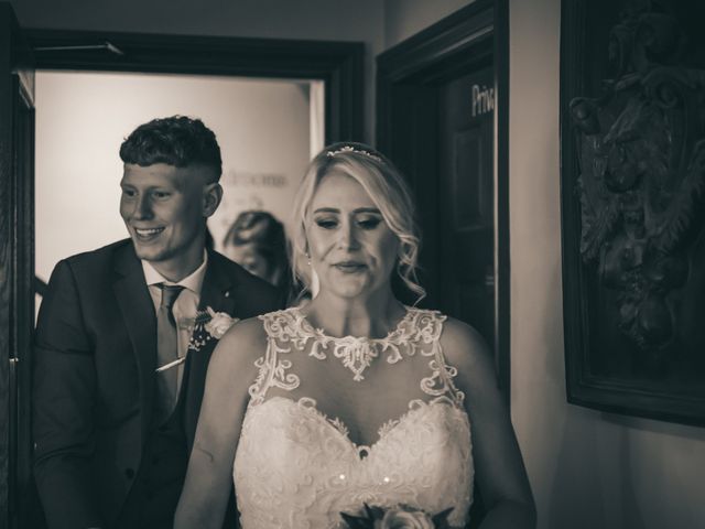 Darryl and Lindsey&apos;s Wedding in Wrexham, Cheshire 4