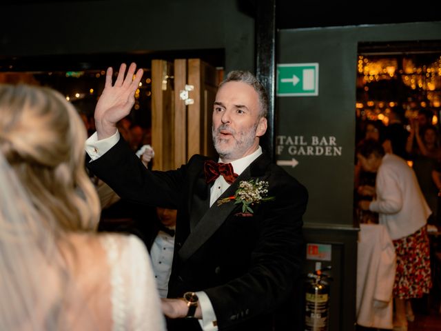 Elizabeth and Dan's Wedding in Putney, South West London 19