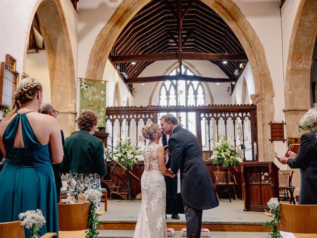 Antony and Sarah&apos;s Wedding in Abingdon, Oxfordshire 17