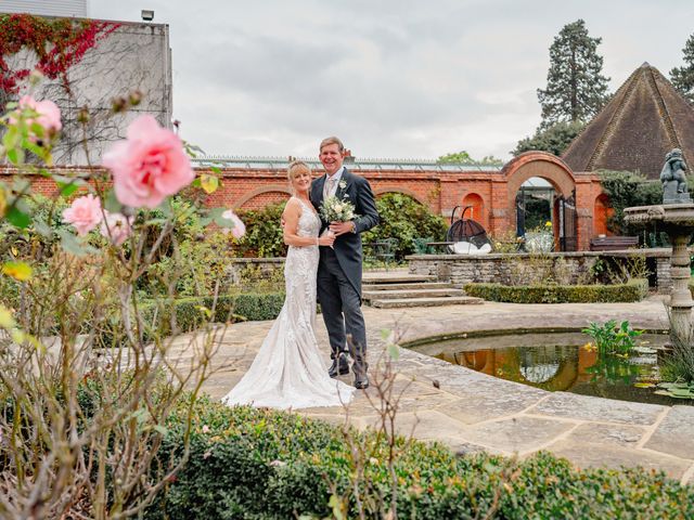 Antony and Sarah&apos;s Wedding in Abingdon, Oxfordshire 33