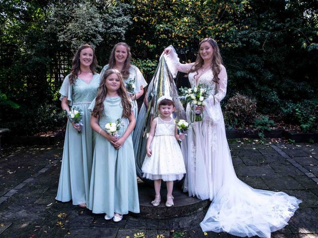 Jade and Tom&apos;s Wedding in Bury St Edmunds, Suffolk 36