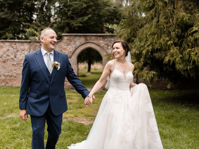 Adam and Gilly&apos;s Wedding in Eastington, Gloucestershire 15