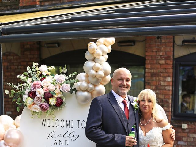 William and Kelly&apos;s Wedding in Manchester, Greater Manchester 9