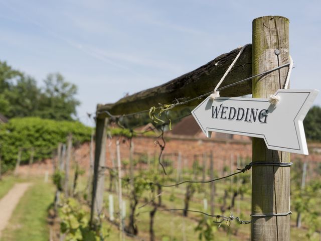 Groom and Bride&apos;s Wedding in Twyford, Berkshire 4