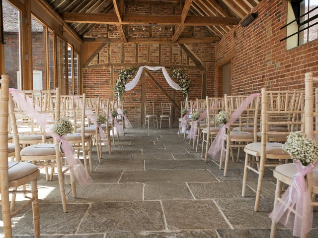 Groom and Bride&apos;s Wedding in Twyford, Berkshire 13