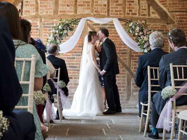 Groom and Bride&apos;s Wedding in Twyford, Berkshire 17