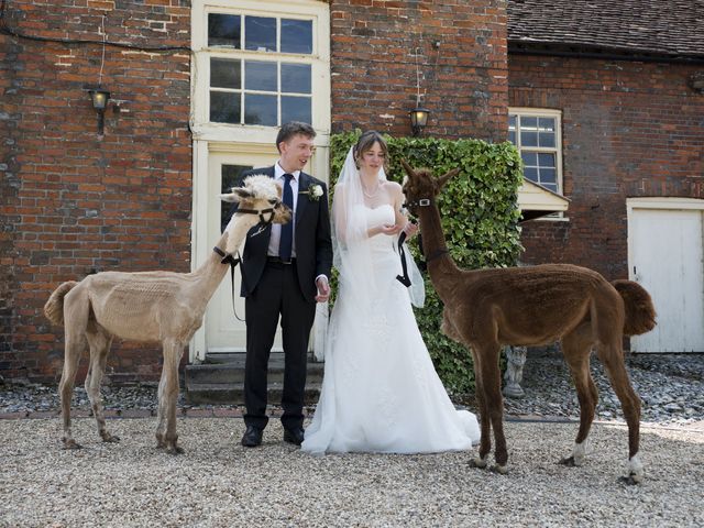 Groom and Bride&apos;s Wedding in Twyford, Berkshire 19