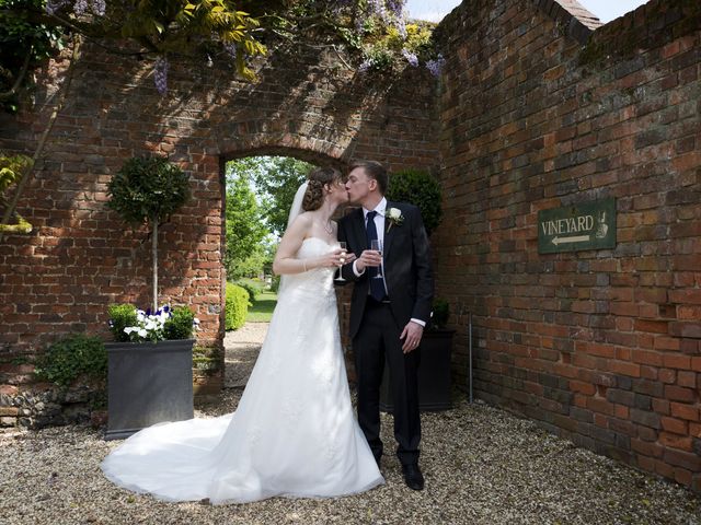 Groom and Bride&apos;s Wedding in Twyford, Berkshire 20