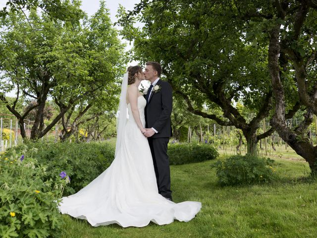 Groom and Bride&apos;s Wedding in Twyford, Berkshire 21