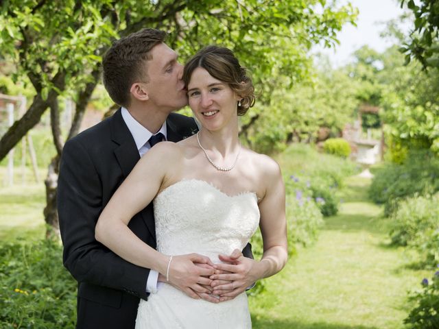 Groom and Bride&apos;s Wedding in Twyford, Berkshire 22