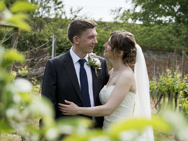 Groom and Bride&apos;s Wedding in Twyford, Berkshire 23