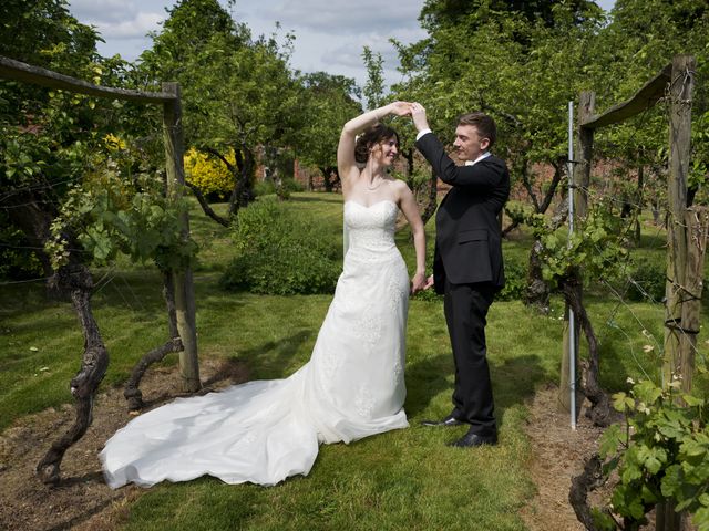 Groom and Bride&apos;s Wedding in Twyford, Berkshire 24