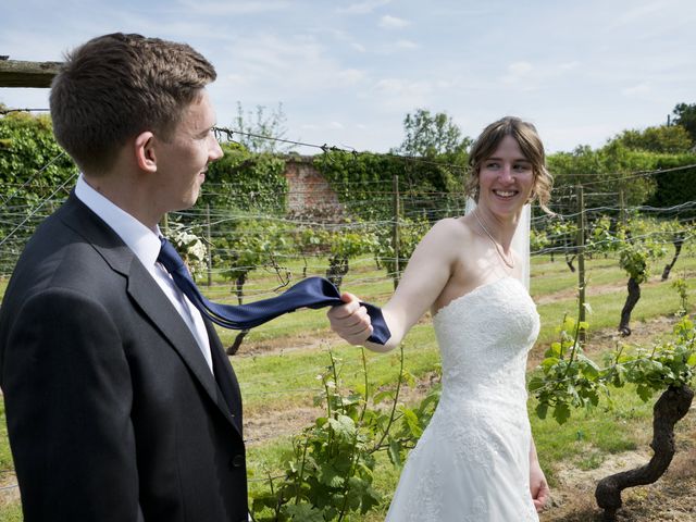 Groom and Bride&apos;s Wedding in Twyford, Berkshire 25