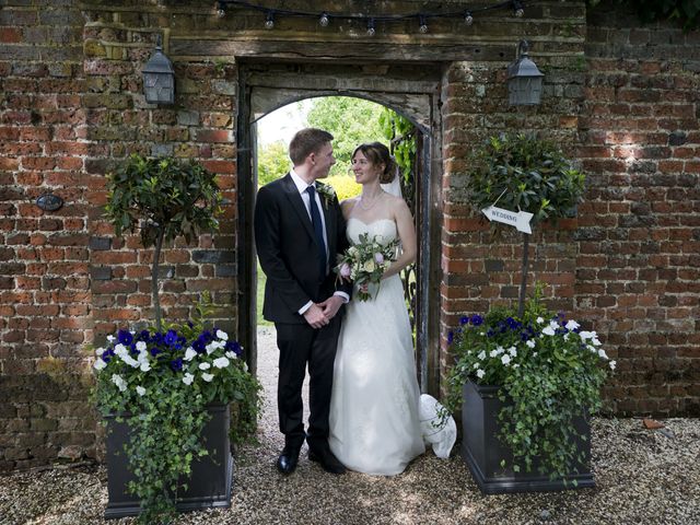 Groom and Bride&apos;s Wedding in Twyford, Berkshire 26