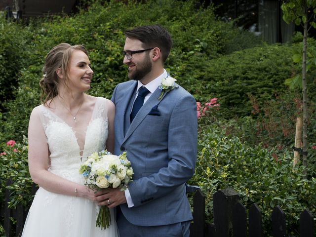 Groom and Bride&apos;s Wedding in Reading, Berkshire 20