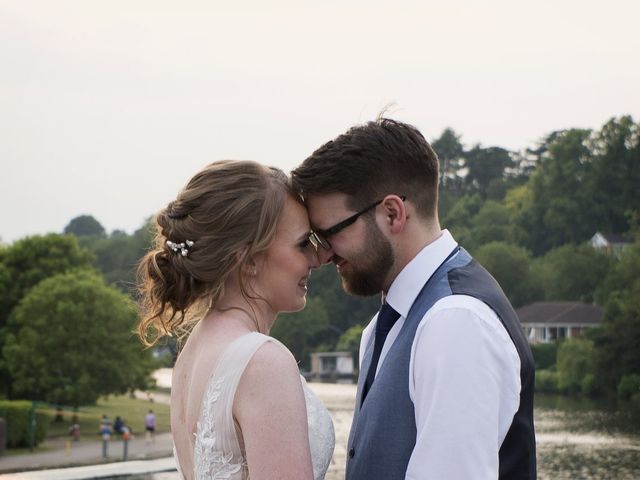 Groom and Bride&apos;s Wedding in Reading, Berkshire 33