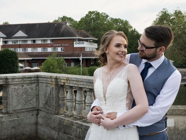 Groom and Bride&apos;s Wedding in Reading, Berkshire 2