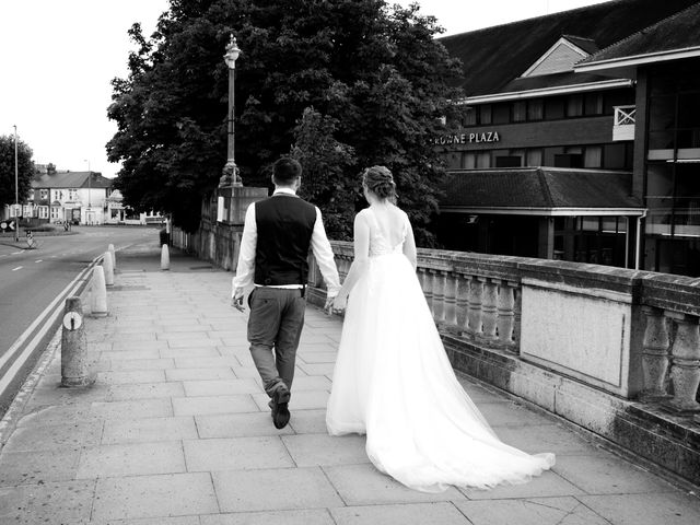 Groom and Bride&apos;s Wedding in Reading, Berkshire 36