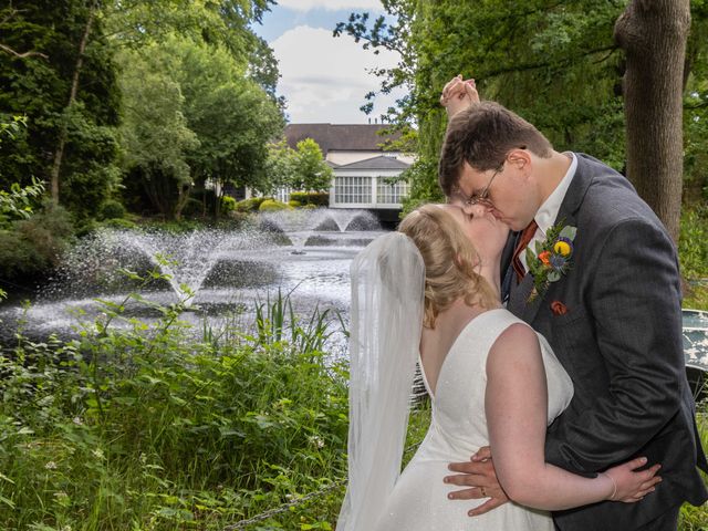 Jamie and Eleanor&apos;s Wedding in Mere, Cheshire 1