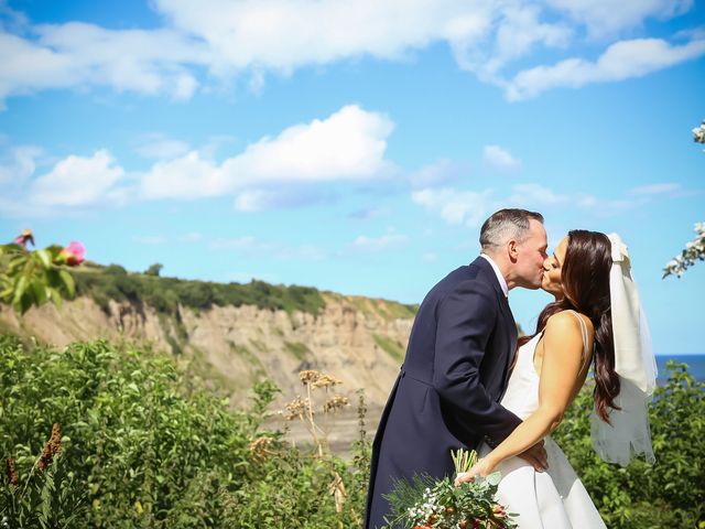 Anthony and Emma&apos;s Wedding in Robin Hood&apos;s Bay, North Yorkshire 18