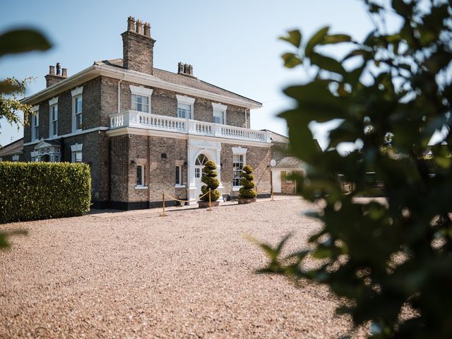 Ash and Becky&apos;s Wedding in Hull, East Riding of Yorkshire 1