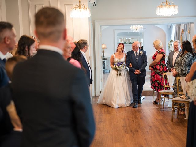 Ash and Becky&apos;s Wedding in Hull, East Riding of Yorkshire 23