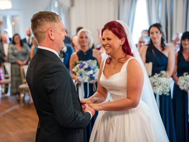 Ash and Becky&apos;s Wedding in Hull, East Riding of Yorkshire 25