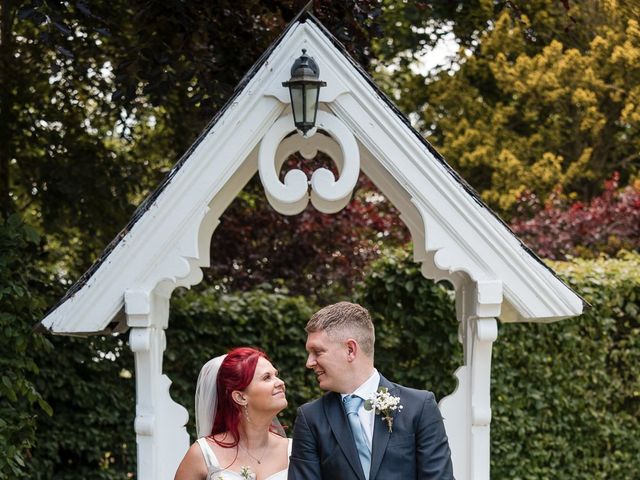 Ash and Becky&apos;s Wedding in Hull, East Riding of Yorkshire 37