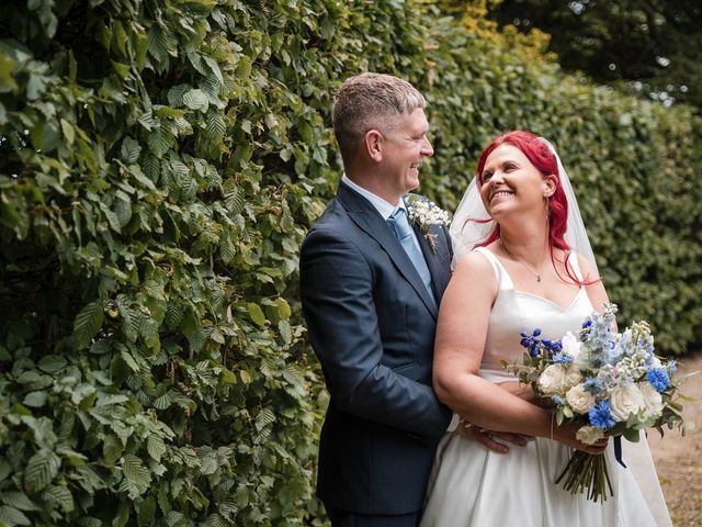Ash and Becky&apos;s Wedding in Hull, East Riding of Yorkshire 42