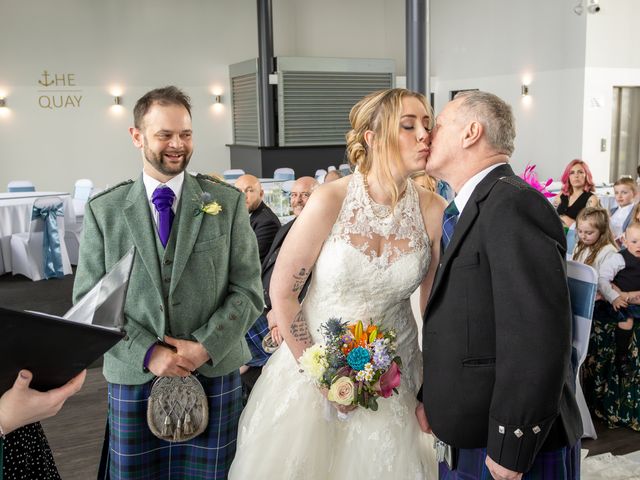 Davie and Jen's Wedding in Dundee, Fife &amp; Angus 5