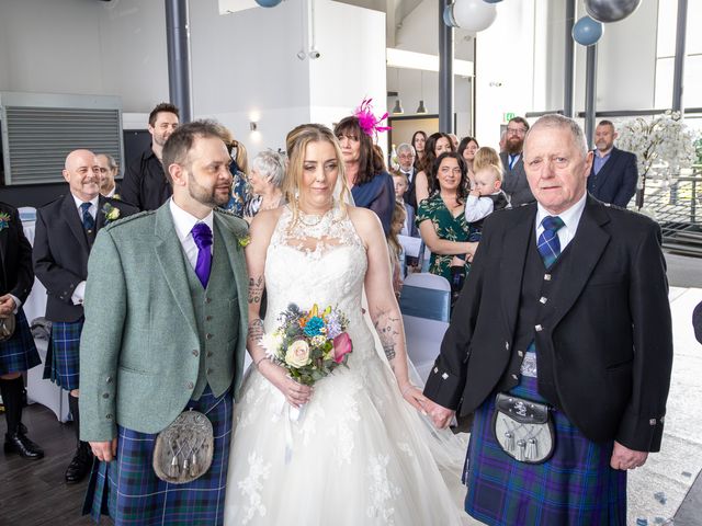 Davie and Jen's Wedding in Dundee, Fife &amp; Angus 6