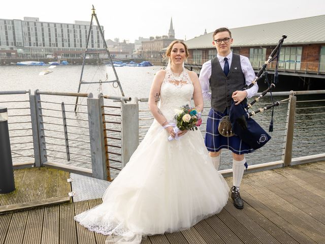 Davie and Jen's Wedding in Dundee, Fife &amp; Angus 8