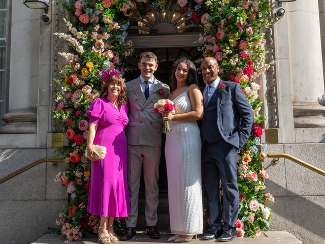 Tom and Hannah's Wedding in Chelsea, South West London 51