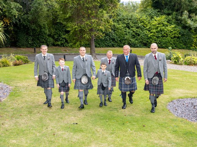 Joanne and Daz's Wedding in Dundee, Fife &amp; Angus 9