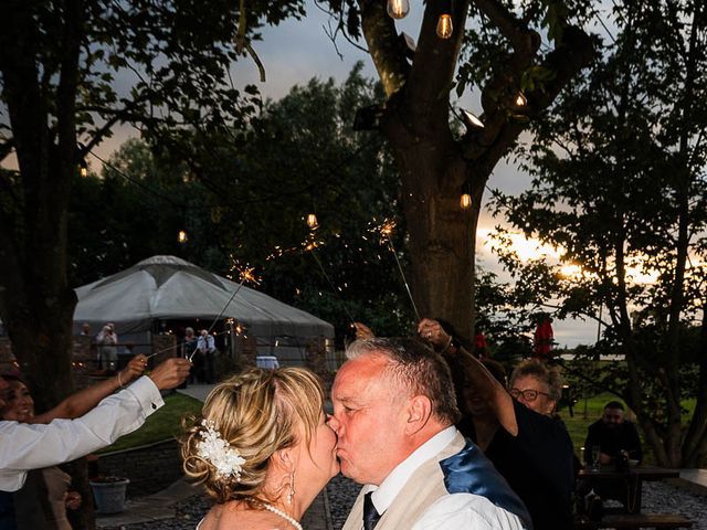 Mark and Tracey's Wedding in Goole, East Riding of Yorkshire 3