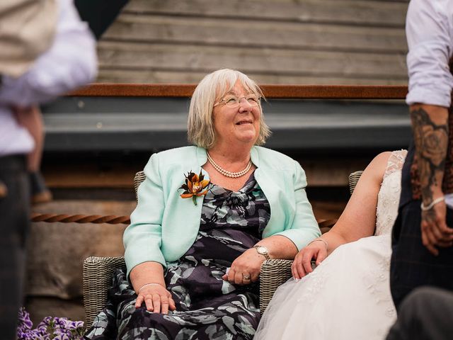 Mark and Tracey's Wedding in Goole, East Riding of Yorkshire 6